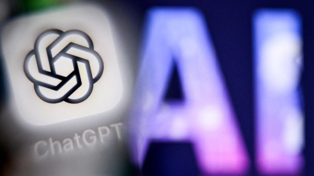 The logo of ChatGPT (L) with the letters AI. /VCG