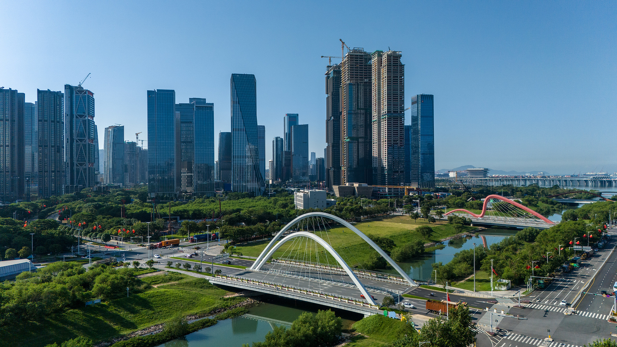 Building clusters inside the Qianhai Shenzhen-Hong Kong Modern Service Industry Cooperation Zone, Shenzhen, China, October 7, 2025. /VCG