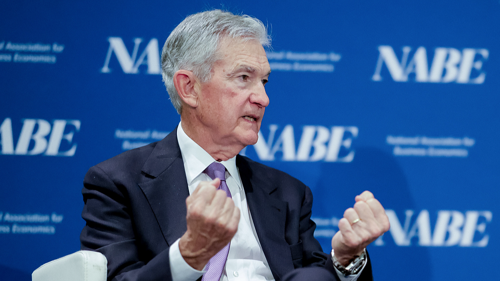 U.S. Fed sees more firms reducing staff on economic uncertainty