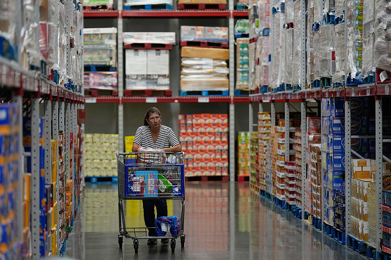 A shopper at a Sam's Club in Bentonville, Arkansas, United States, September 24, 2025. /VCG