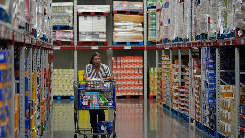 U.S. consumers bearing brunt of Trump's new tariffs: analysis