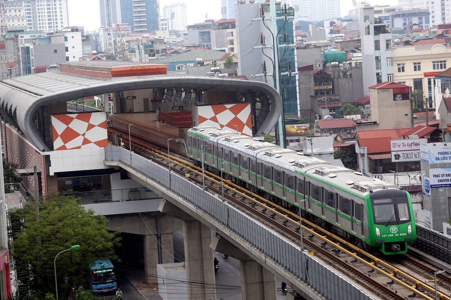 A train departs from a station on the Cat Linh-Ha Dong line in Hanoi, Vietnam, November 6, 2021. /Xinhua