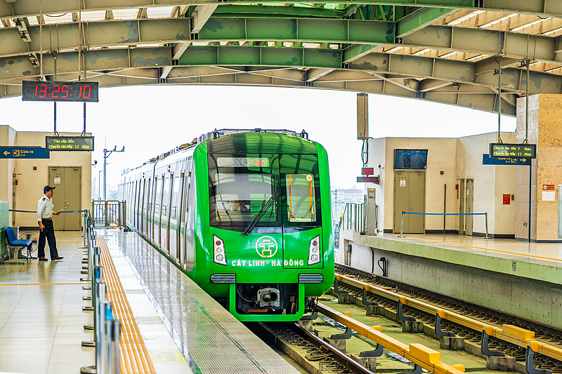 A train arrives at a station on the Cat Linh-Ha Dong line in Hanoi, Vietnam, May 2, 2025. /VCG