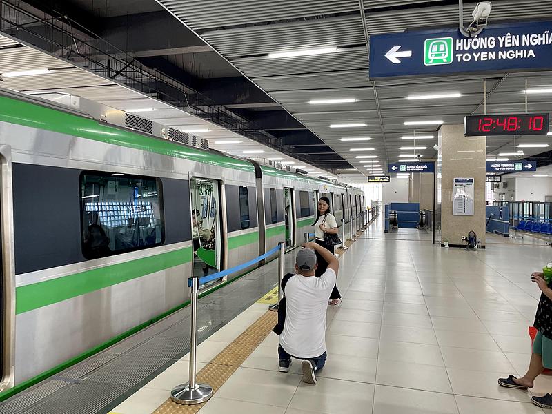 Visitors take photos at a station on the Cat Linh-Ha Dong line in Hanoi, Vietnam, May 2, 2025. /VCG