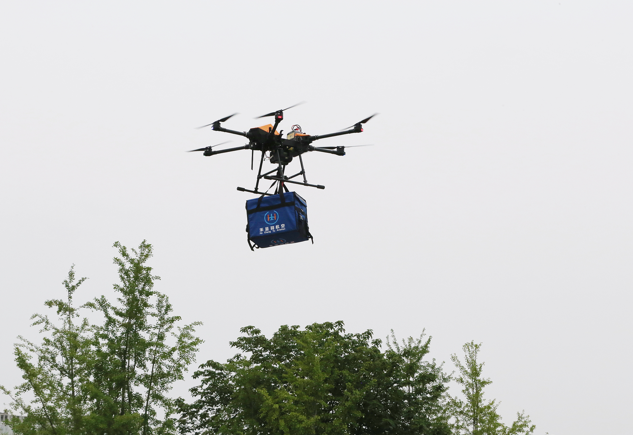 A low-altitude delivery test in Hangzhou, Zhejiang Province, east China, May 28, 2025. /VCG