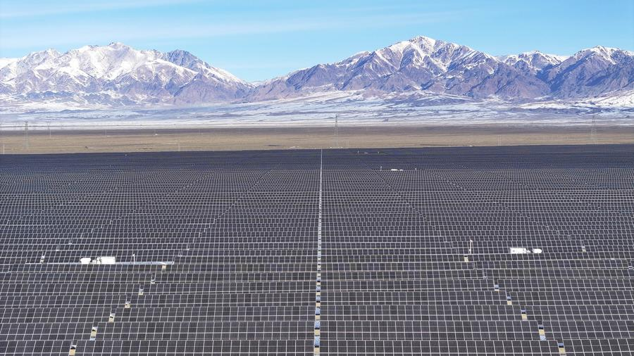 A partial view of the Shichengzi photovoltaic power station in Hami City, northwest China's Xinjiang Uygur Autonomous Region, January 6, 2025. /Xinhua