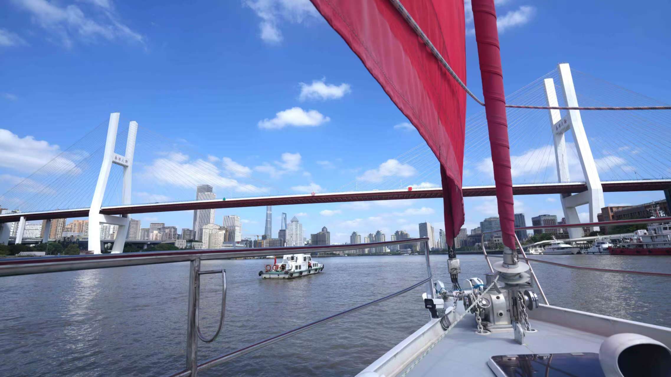 Zhai Mo sets sail on voyage around Antarctica