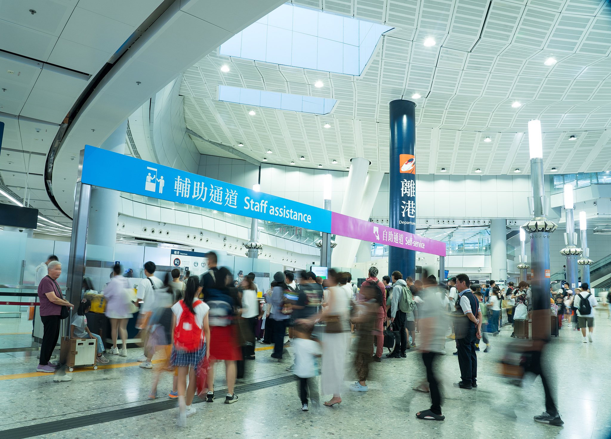 Passengers were pictured at the West Kowloon Station in Hong Kong, China, October 7, 2025. /VCG

