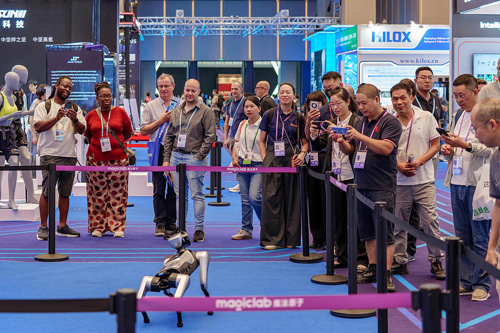 High-tech appliances have become one of the highlights of the 138th Canton Fair held in Guangzhou, south China's Guangdong Province, October 16, 2025. /CFP