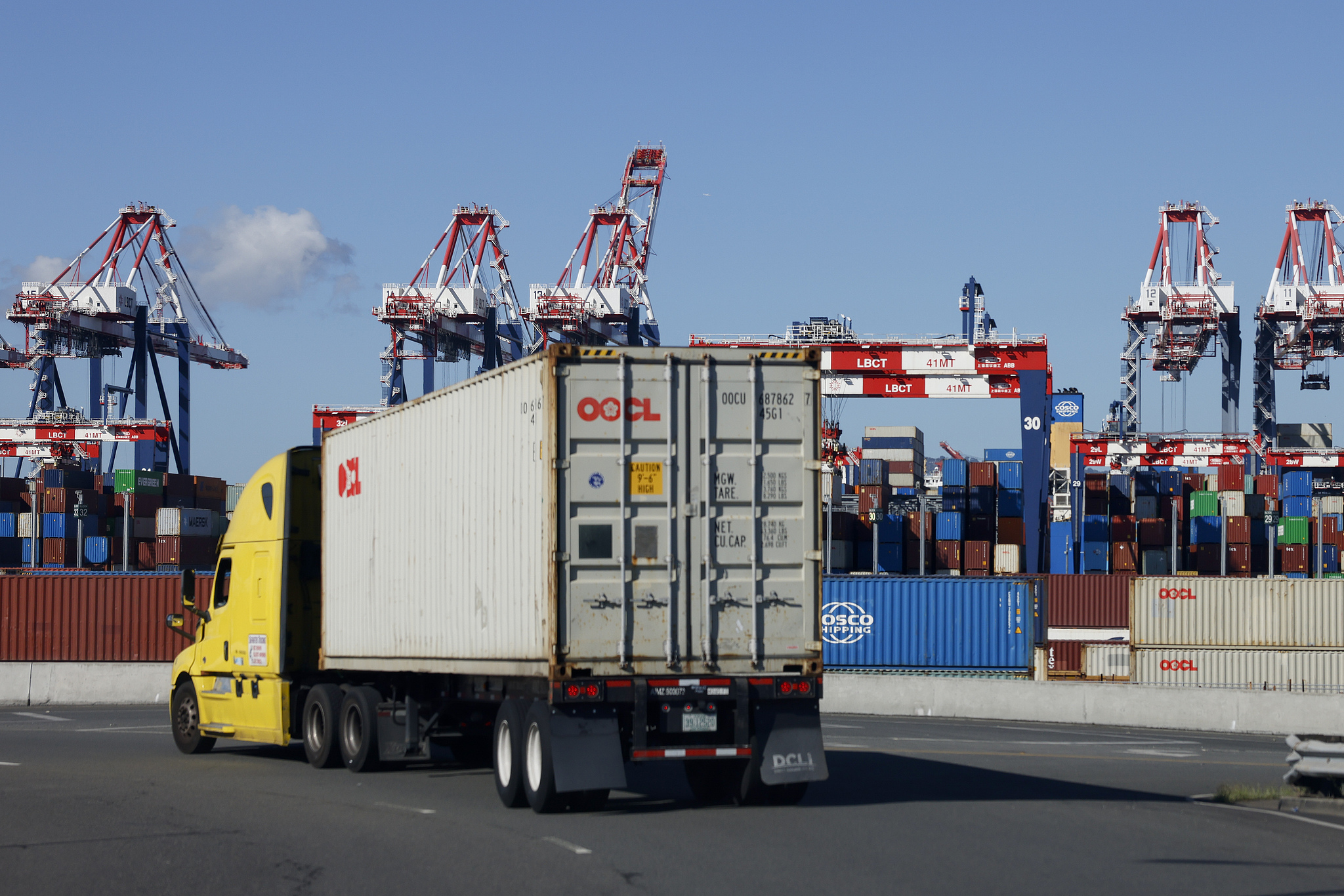 Shipping containers are transported at the Port of Los Angeles in Los Angeles, California, United States, October 15, 2025. /CFP