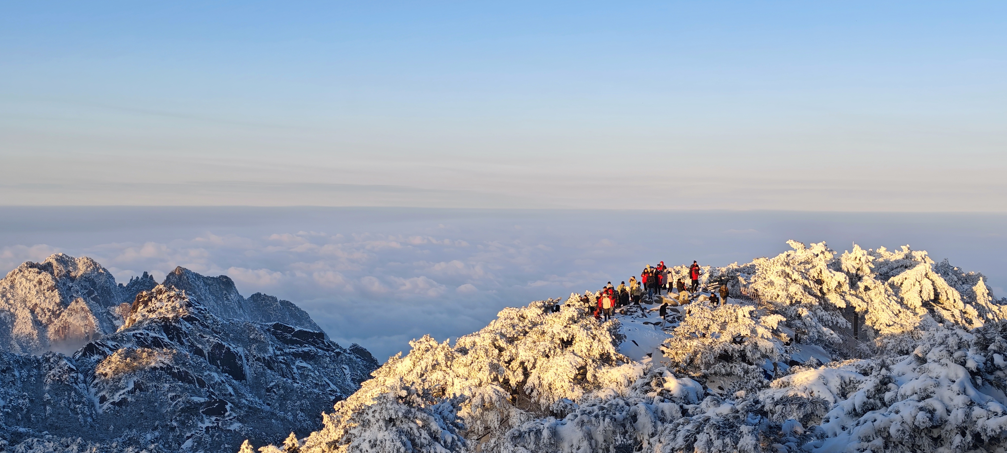 Huangshan Mountain's winter scenery in east China's Anhui Province. /Liu Weigang