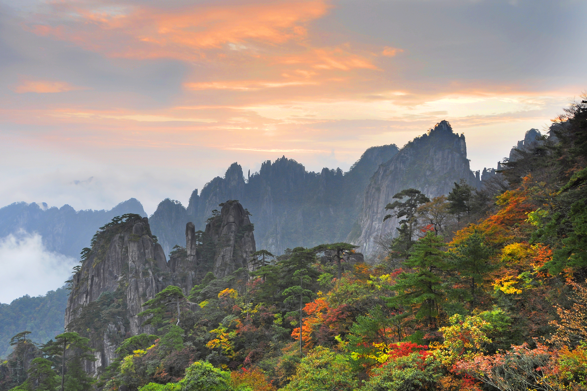 Huangshan Mountain's autumn scenery in east China's Anhui Province. /Yao Yuqing