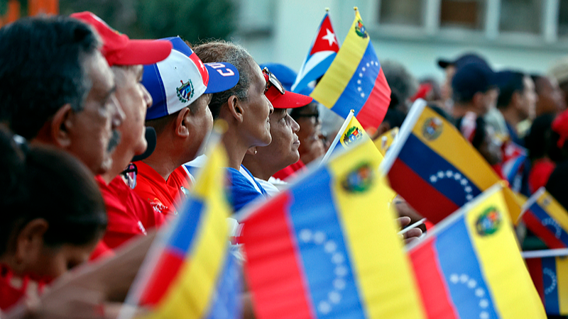 People hold up Cuban and Venezuelan national flags during a rally in support of Venezuela, in Havana, Cuba, October 17, 2025. /VCG