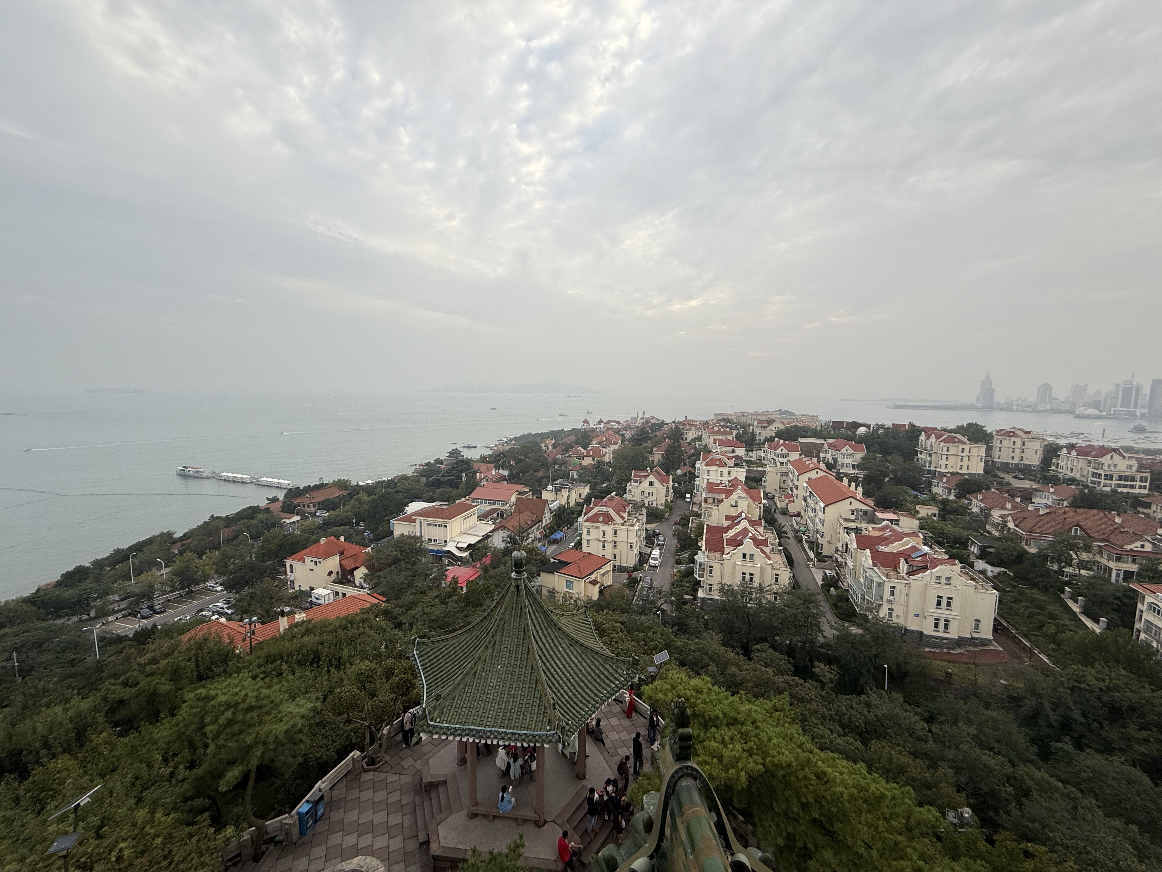 One of the three pavilions on the Xiao Yu Hill Park set against the red-tiled rooftops and the blue expanse of the sea, September 2025. Zaruhi Poghosyan /CGTN