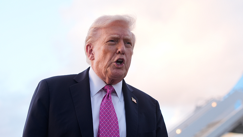 U.S. President Donald Trump speaks to reporters after arriving on Air Force One at Palm Beach International Airport in West Palm Beach, Florida, U.S., October 17, 2025. /VCG