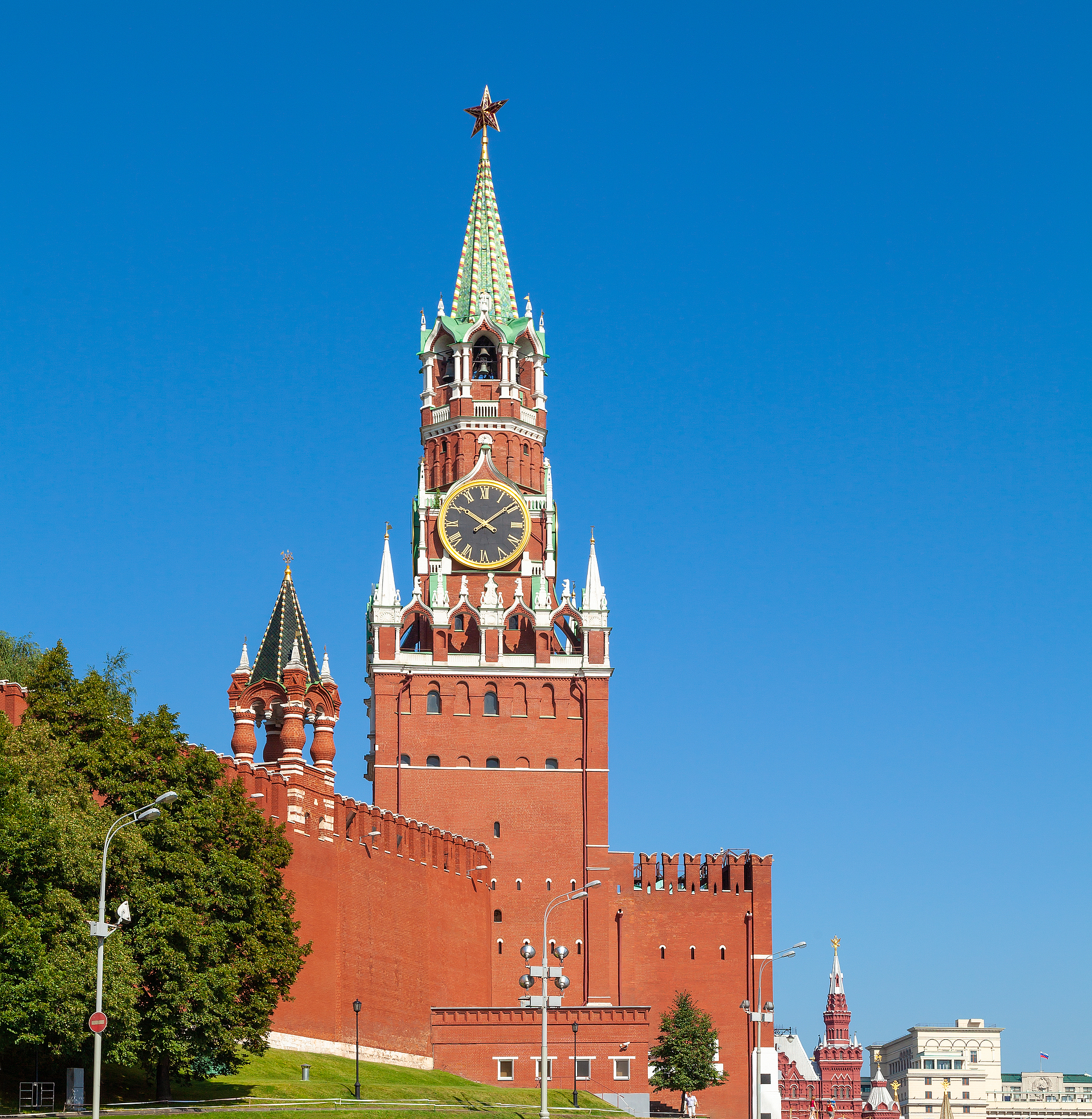 APEC Stories: Kremlin's Spasskaya Tower – Where time rings in Russia
