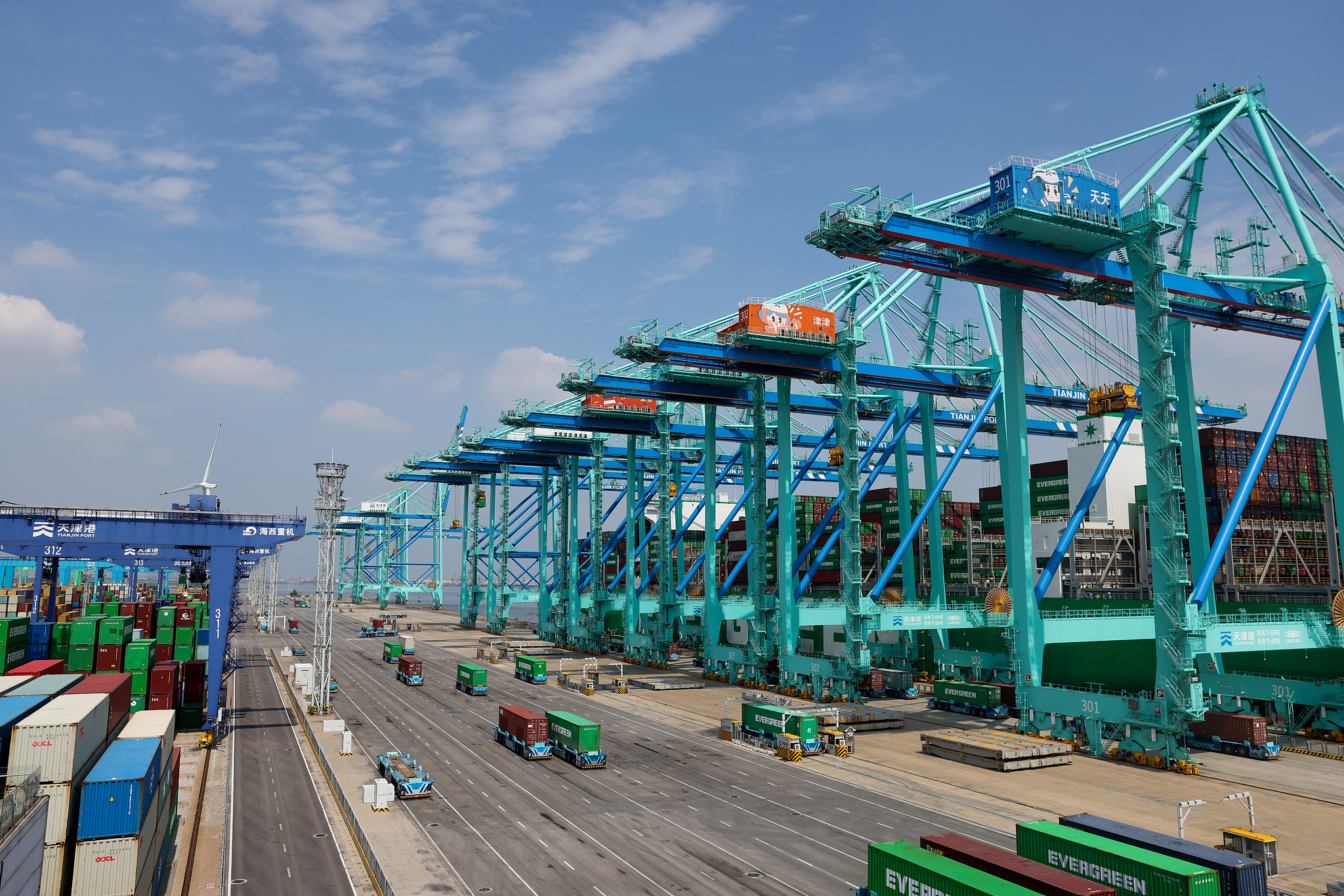 A view of the smart zero-carbon terminal of Tianjin Port in north China's Tianjin, September 28, 2025. /VCG 