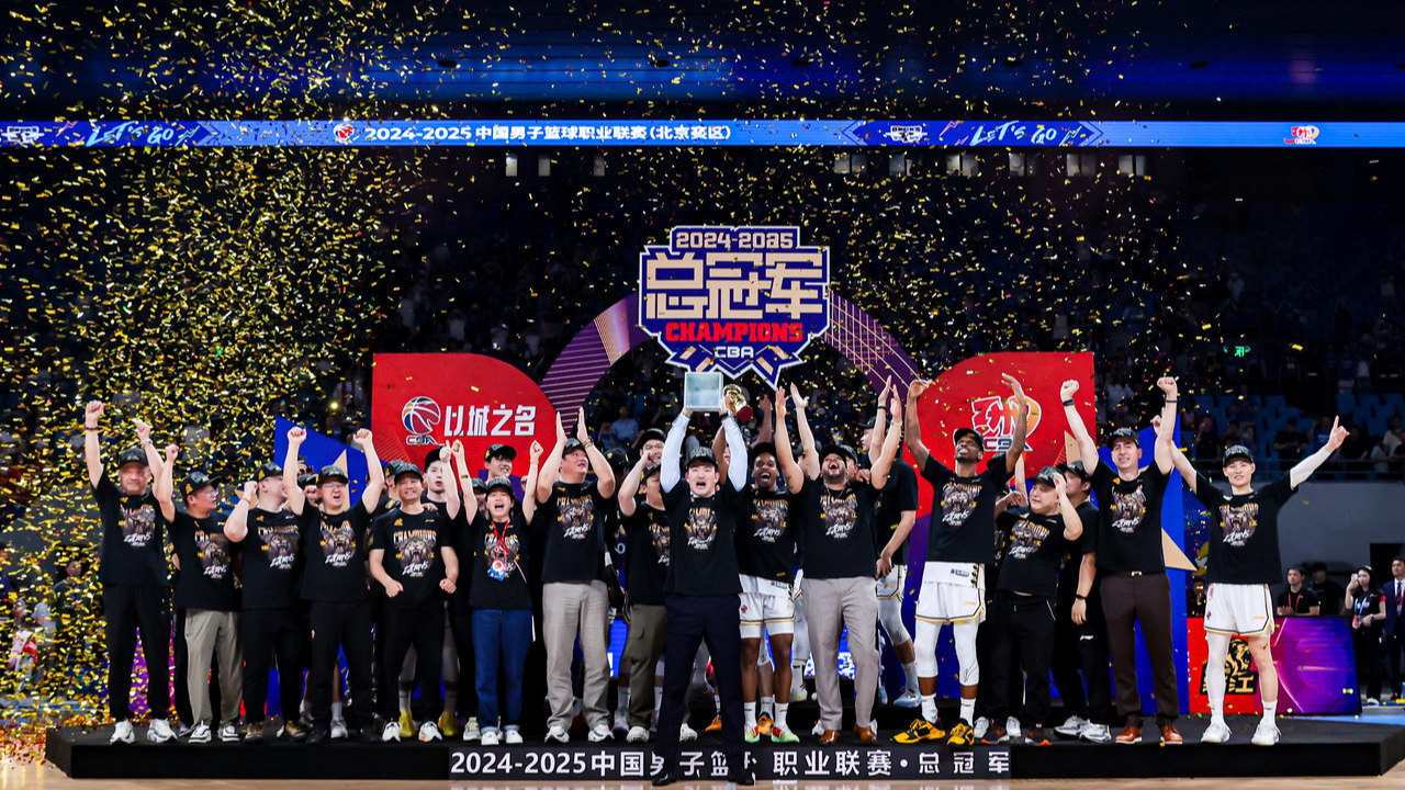 The Guangsha Lions celebrate their 2024-25 CBA championship after beating the Beijing Ducks in Game 6 of the CBA Finals in Beijing, May 20, 2025. /Guangsha Lions