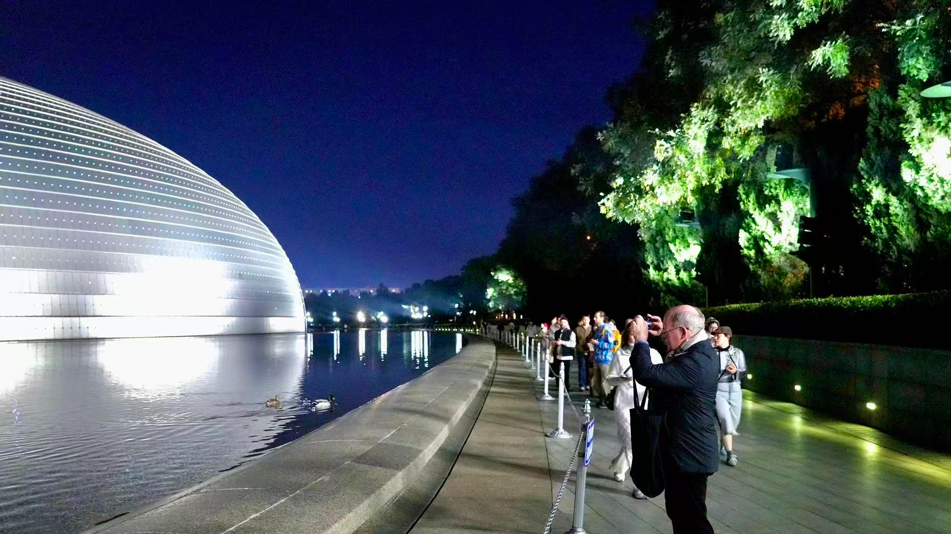 A guided urban tour inspired by a symphonic work