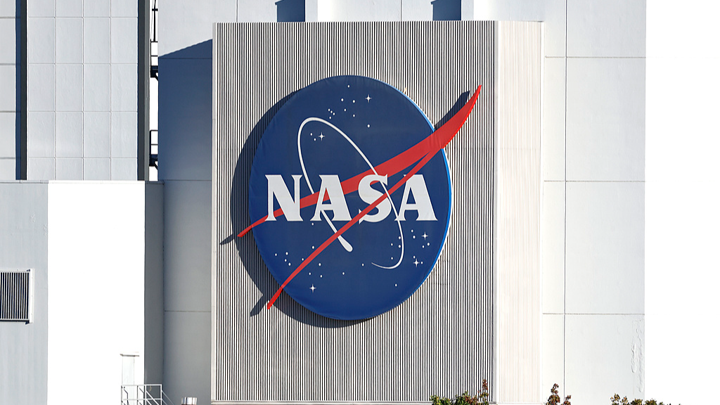 NASA to reopen lunar lander contract as SpaceX falls behind schedule