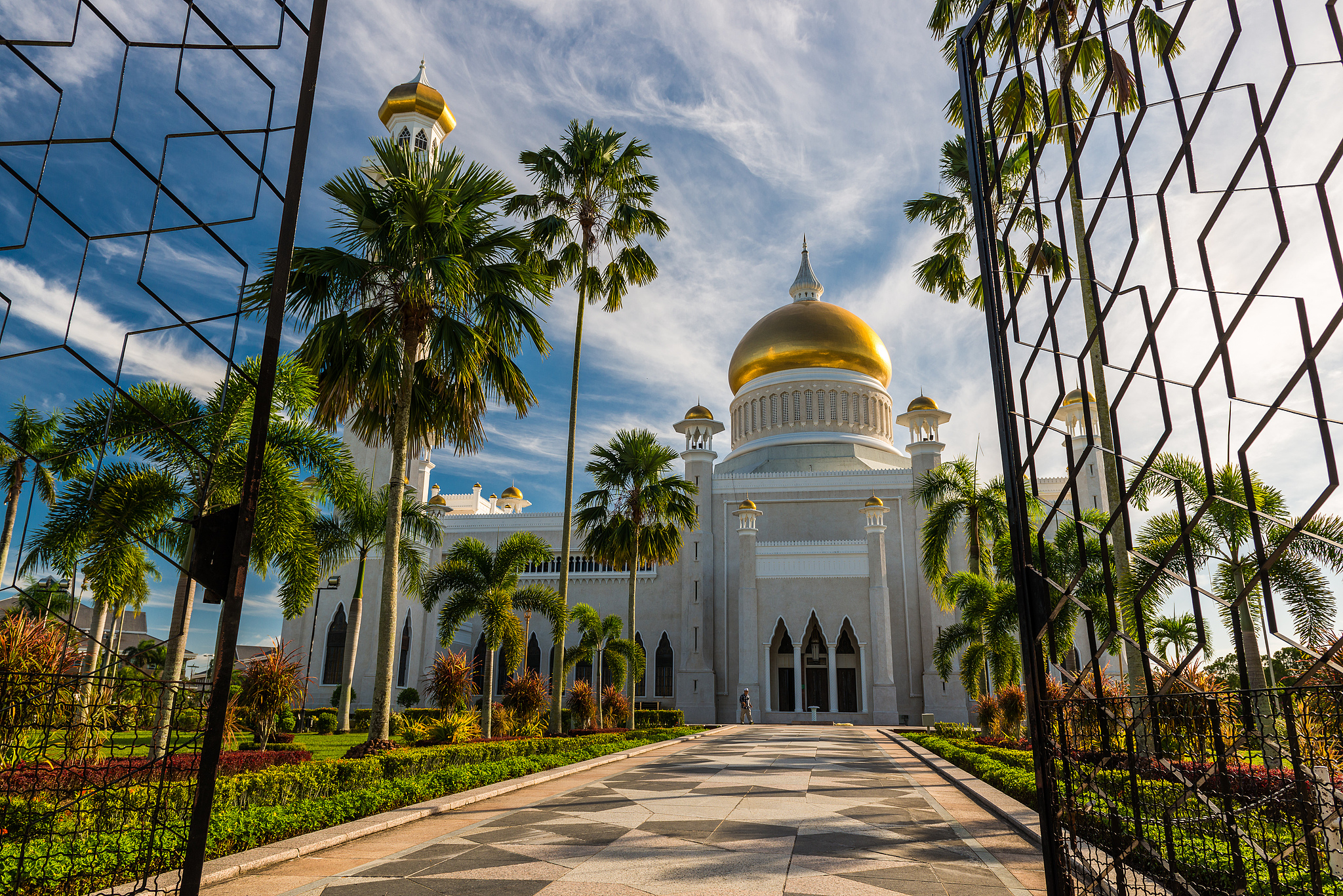 APEC Stories: Omar Ali Saifuddien Mosque embodies Brunei's modernization