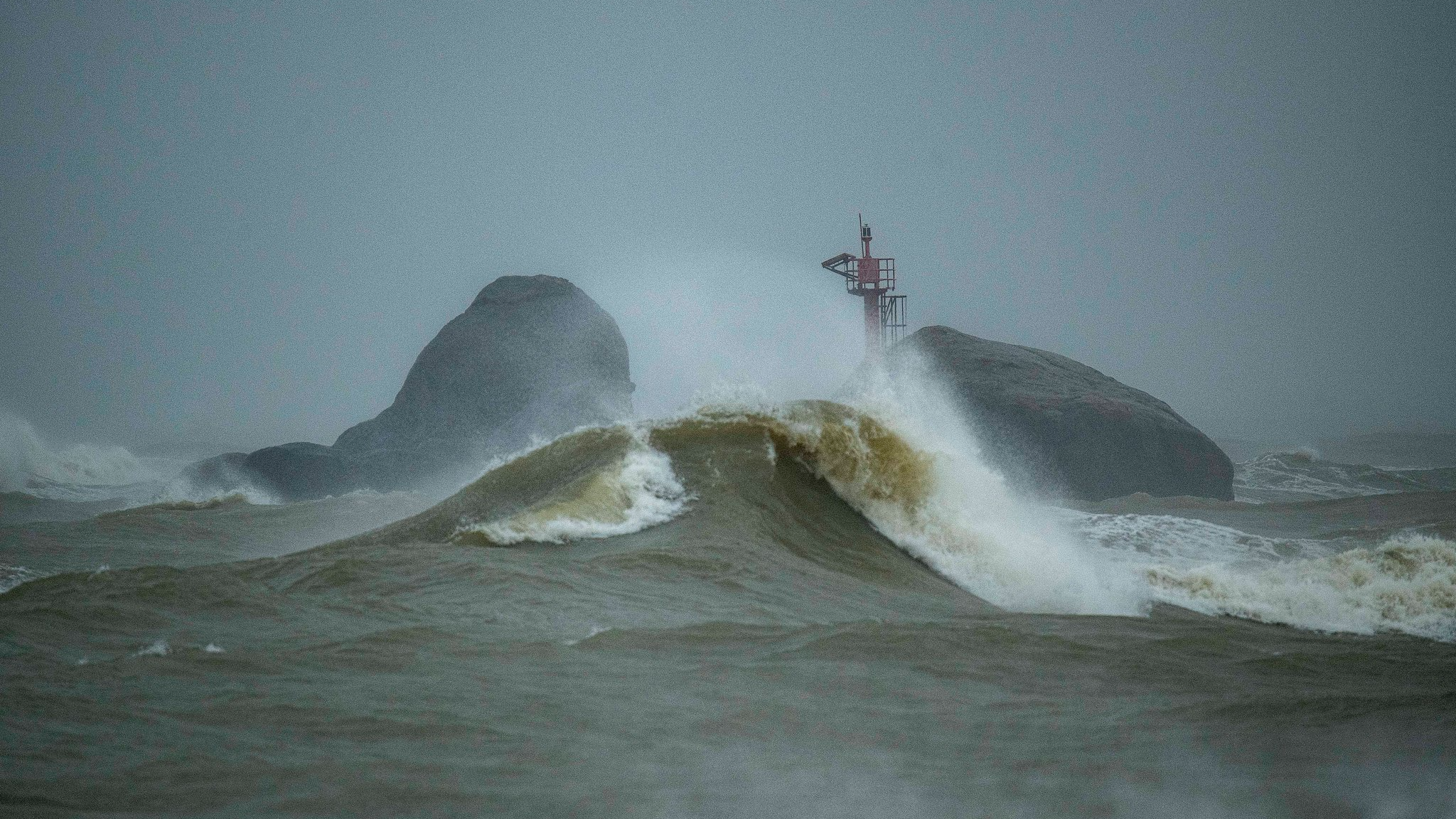 China renews yellow alert for Typhoon Fengshen