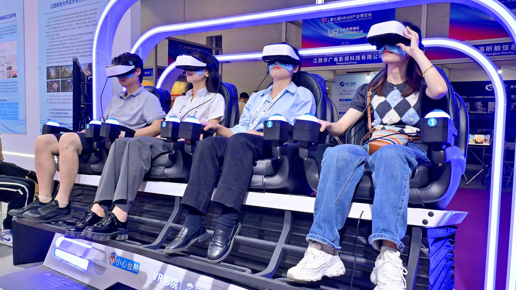 China's over 10,000 VR companies signal scale of virtual reality boom