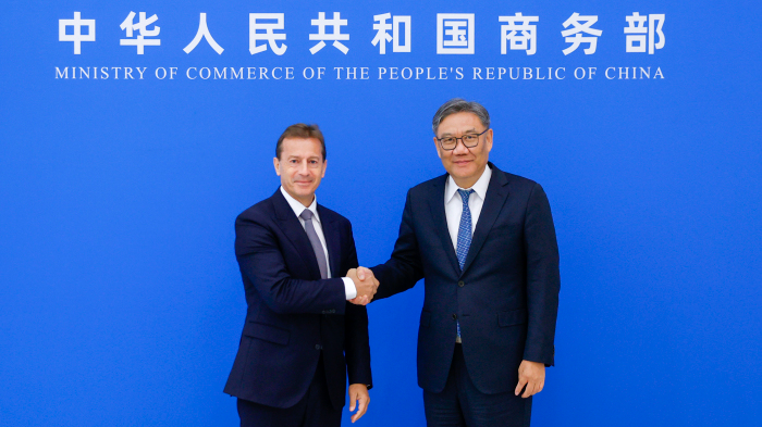 Chinese commerce minister meets with Airbus CEO