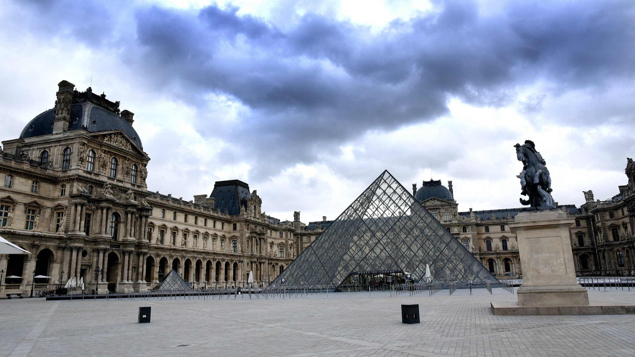 Live: Louvre reopens to tourists after robbery