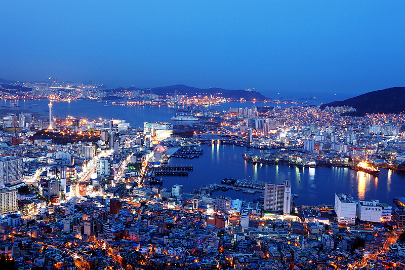 The night view of the Busan Port in Busan, South Korea. /VCG