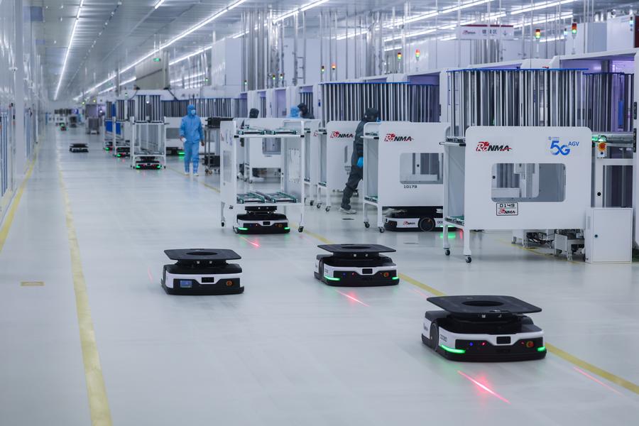 Smart robots operate at a workshop of Ronma Solar in Jinhua City, east China's Zhejiang Province, February 19, 2024. /Xinhua