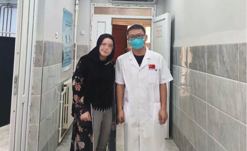 Lu successfully treated an Algerian girl's facial paralysis through acupuncture in Setif, Algeria, on October 8, 2022. /provided to CGTN by Lu Yuanzheng