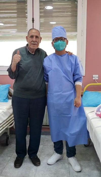 Lu with his patients after treatment in Setif, Algeria, on November 21, 2022. /provided to CGTN by Lu Yuanzheng