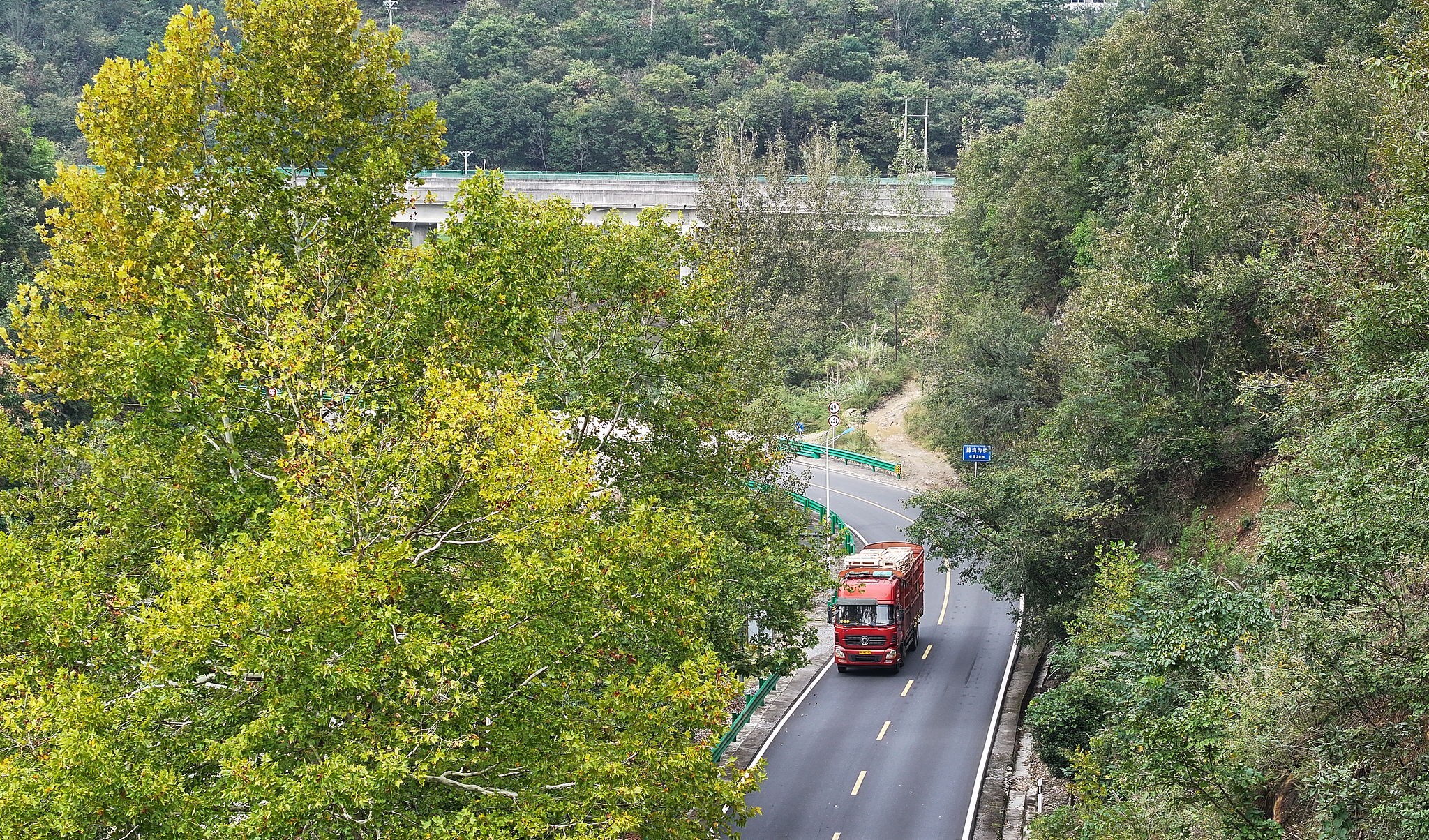An aerial photo shows the transportation network in Meihua Village of Fangxian County, Shiyan City, Hubei Province, October 23, 2025. /VCG