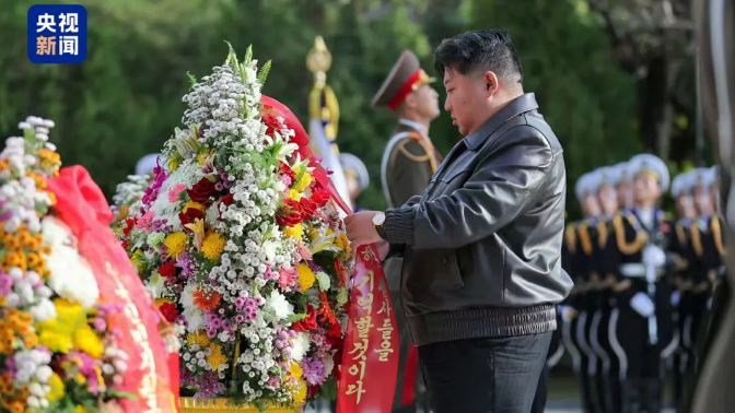 DPRK top leader pays tribute to CPV martyrs