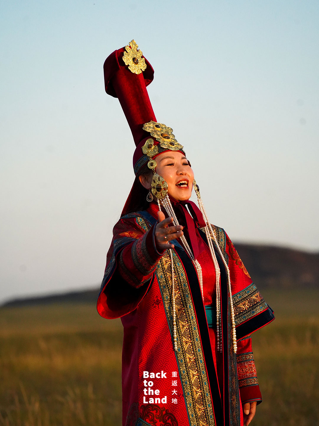 A woman performs khoomei, a type of throat singing, on the grasslands of Inner Mongolia. /CGTN