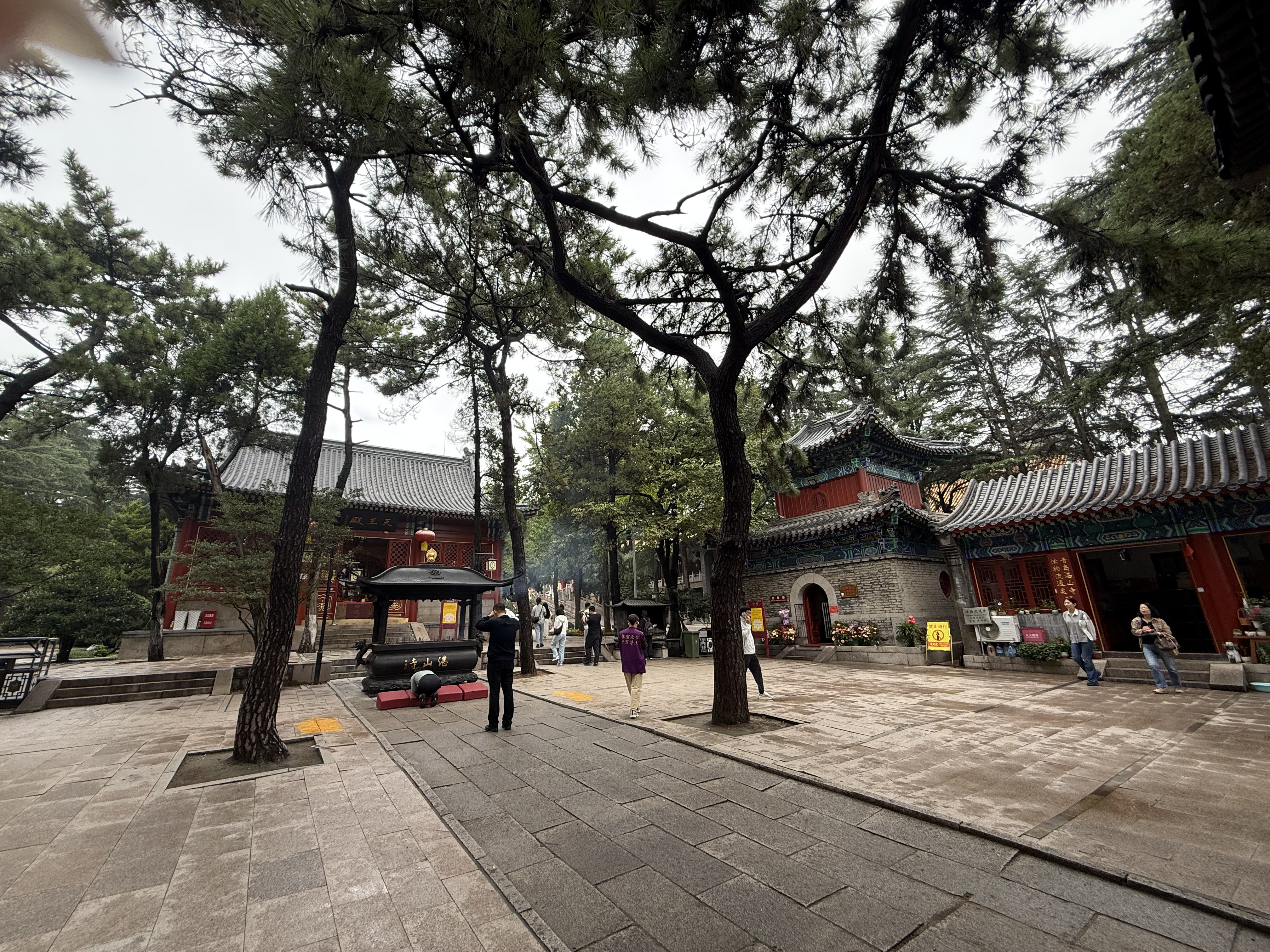 The entrance courtyard of Zhanshan Temple, with iron pavilions holding incense sticks, Qingdao, Shandong Province, China September 2025. Zaruhi Poghosyan /CGTN