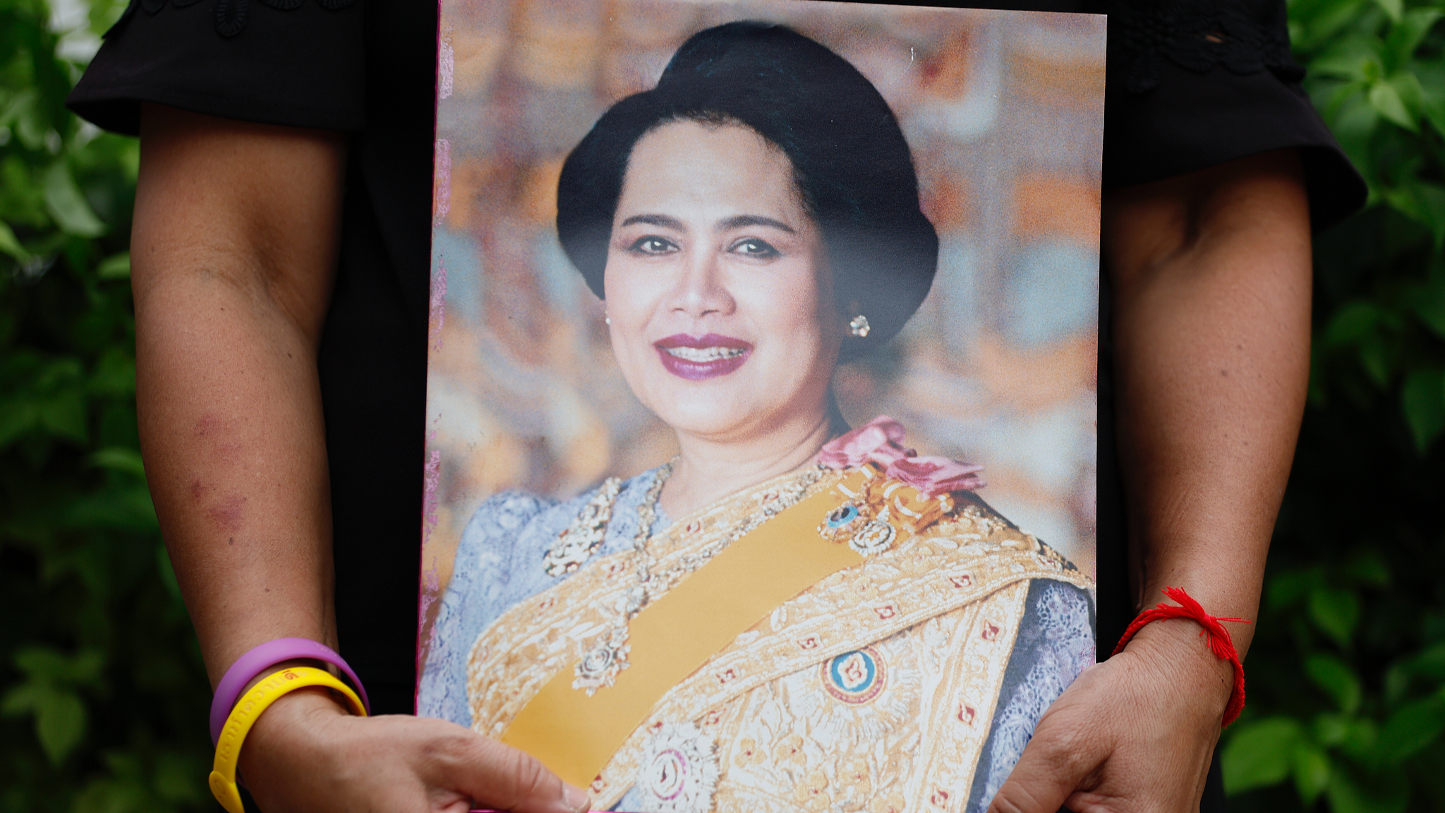 Xi extends condolences over death of Thailand's Queen Mother Sirikit