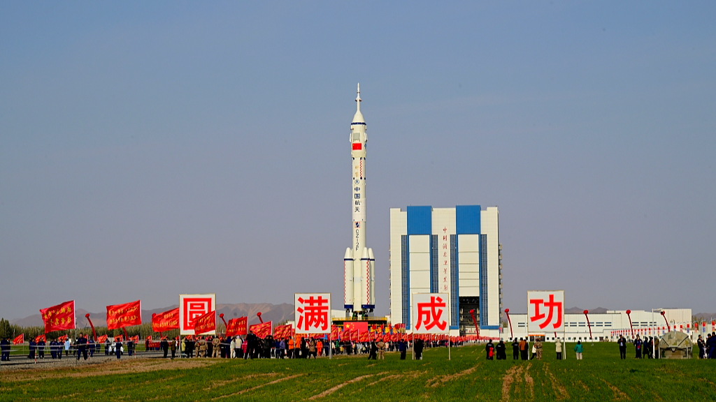 Engineer explains challenges of Shenzhou-21 spacecraft-rocket transfer