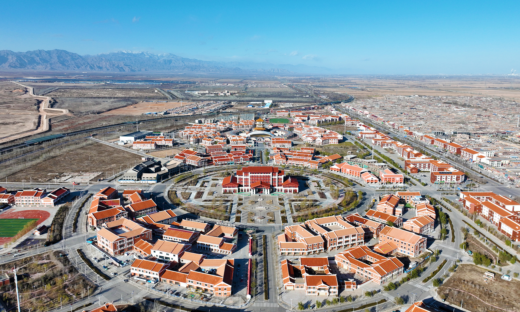 A file photo shows an aerial view of the Minning Town in November 2024 at the foot of the Helan Mountains in Yinchuan, Ningxia Hui Autonomous Region. /VCG