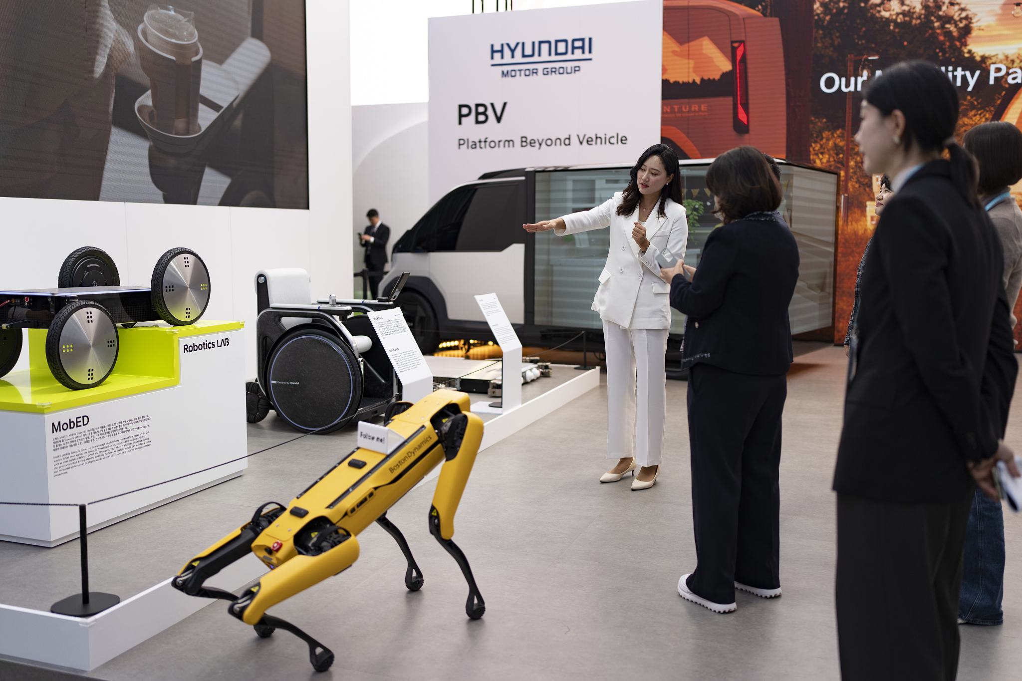 Visitors explore Hyundai Motor Group's exhibition booth at the K-Tech Showcase, a side event of the APEC CEO Summit, in Gyeongju, Republic of Korea, Oct. 29, 2025. /VCG