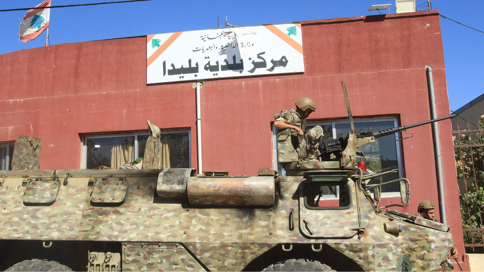 Lebanese president orders army to counter Israeli incursion