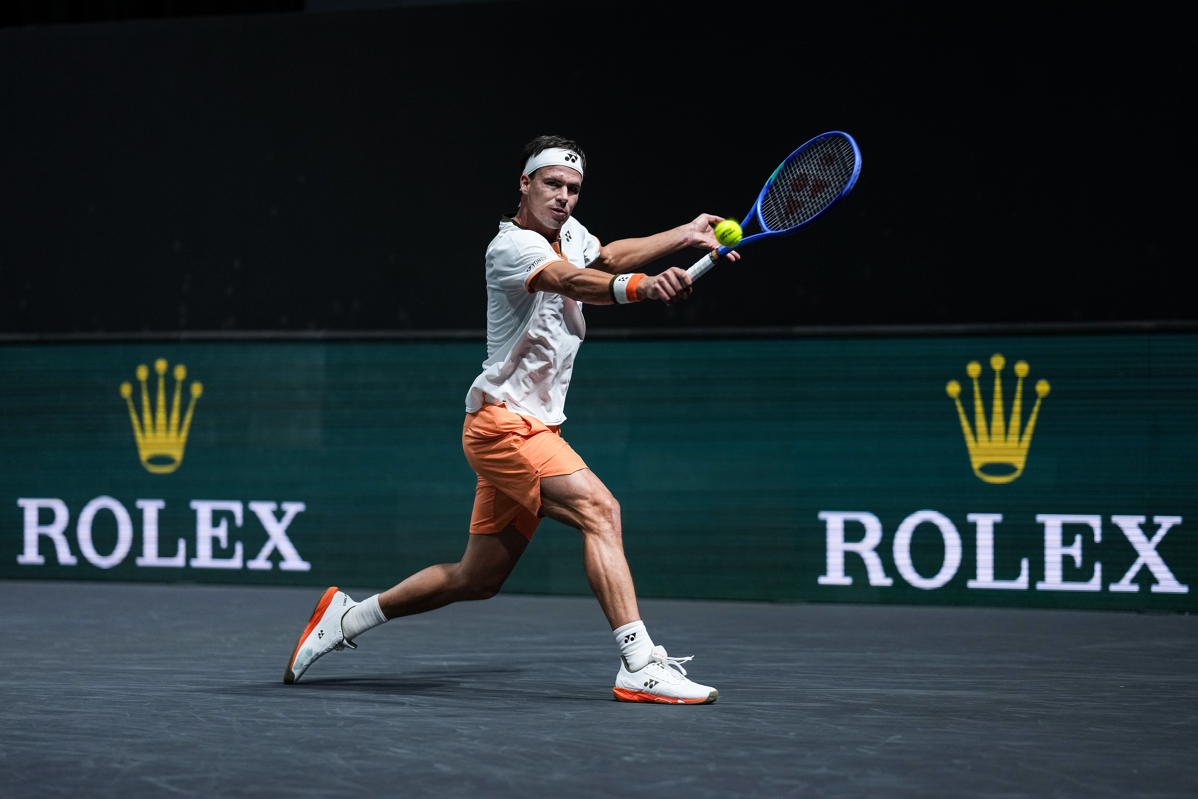 Germany's Daniel Altmaier plays a backhand in the Men's Singles Second Round match against Norway's  Casper Ruud on day three of the ATP Paris Masters in Nanterre, Paris, October 29, 2025. /VCG