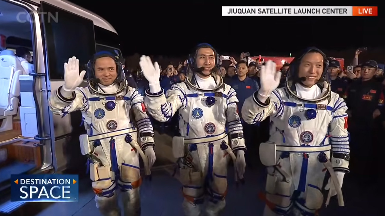 China holds send-off ceremony for Shenzhou-21 astronauts