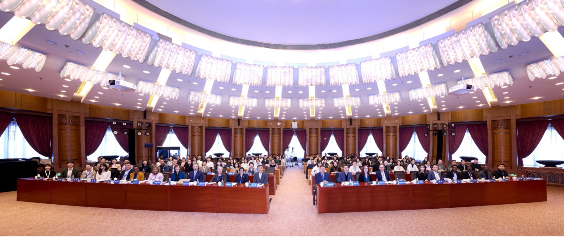Nearly 200 representatives from international organizations, media and academia attended the Fourth Global Development and Health Communication Forum at Tsinghua University to discuss rebuilding trust in an era of global uncertainty. /Tsinghua University