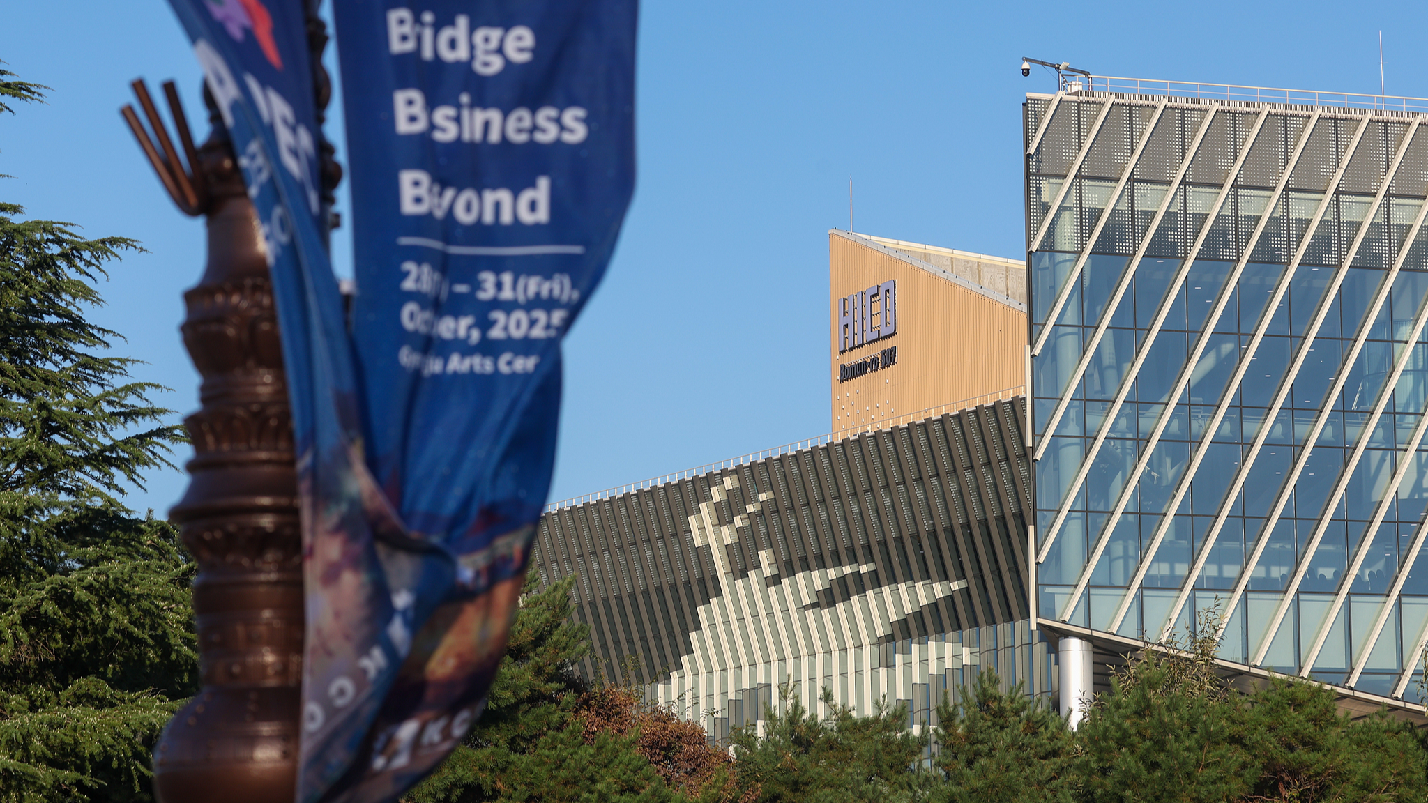 Xi Jinping attends 32nd APEC Economic Leaders' Meeting