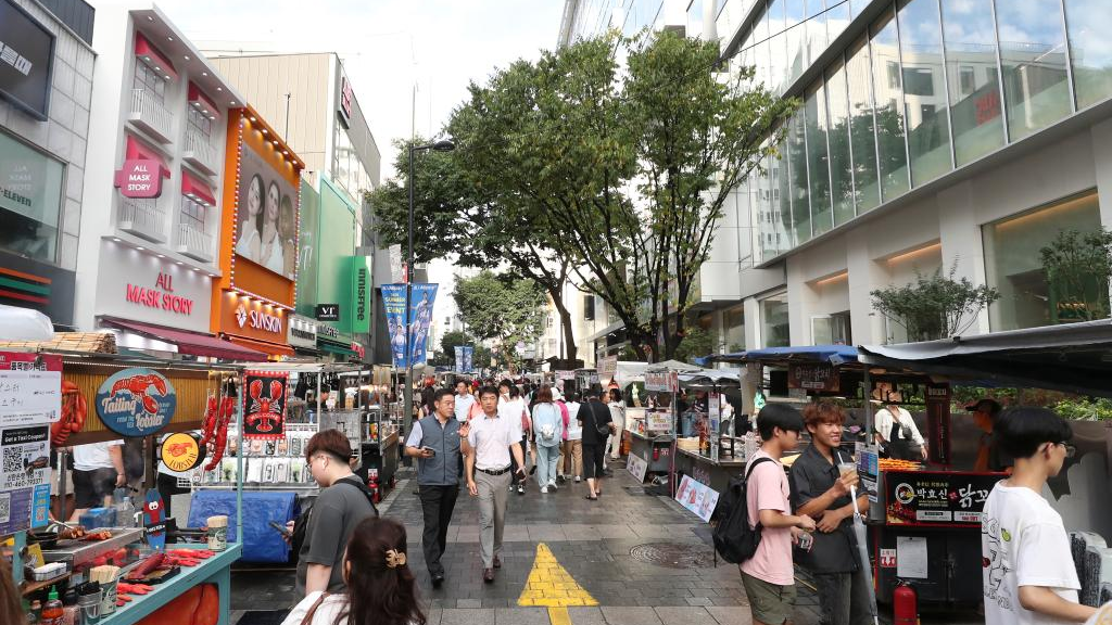 Tourists visit Myeongdong shopping area in Seoul, the ROK, August 6, 2025. /Xinhua