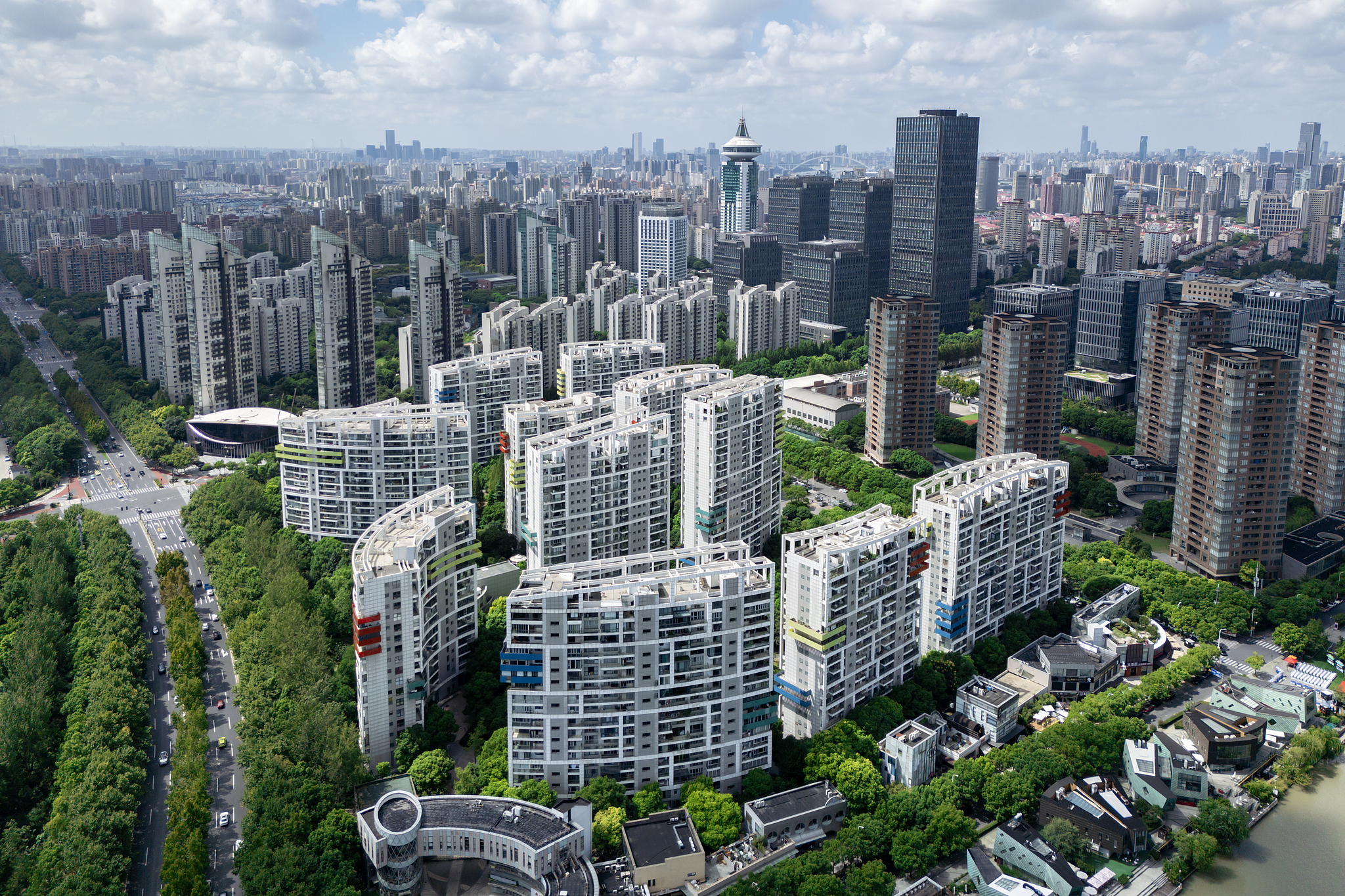 A view of a neighborhood in east China's Shanghai. /VCG