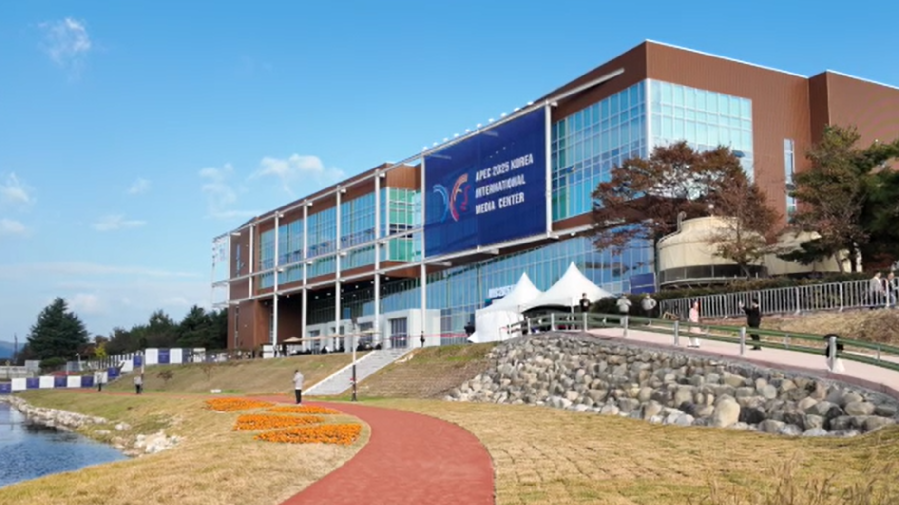 Xi urges Asia-Pacific economies to strengthen cooperation