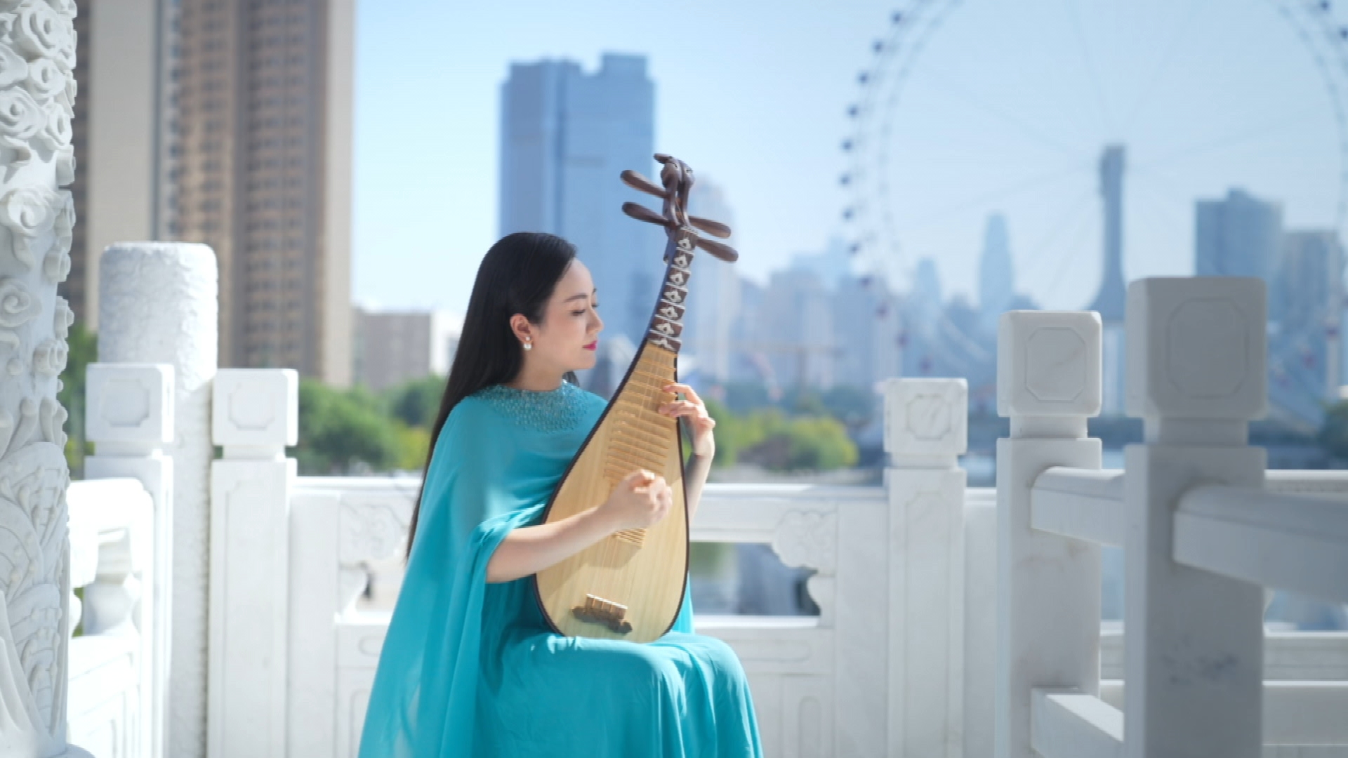 Pipa performer Ma Lin plays 